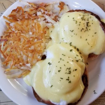 Bayside Diner & Eatery - Traditional Eggs Benedict with hash browns - Diners Near Me - Alton Bay, New Hampshire
