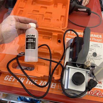 Auto Zone - Empty oil. The rep added that they are losing money on the oil because they are using it as a rental. - Auto Parts & Supplies Near Me - Phoenix, Arizona