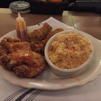 The VIG Chicago - Fried chicken platter with pimento mac - American Near Me - Chicago, Illinois The VIG Chicago - Fried chicken platter with pimento mac - American Near Me - Chicago, Illinois