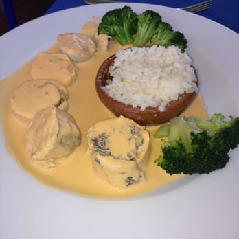 El Ciruelo - Pechuga relleno de huitlachoce en salsa de queso de cabra. - Mexican Near Me - Tepoztlán, MOR El Ciruelo - Pechuga relleno de huitlachoce en salsa de queso de cabra. - Mexican Near Me - Tepoztlán, MOR