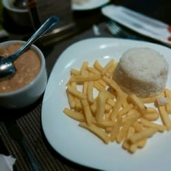 Café Donuts - Strogonofe de frango com arroz e fritas