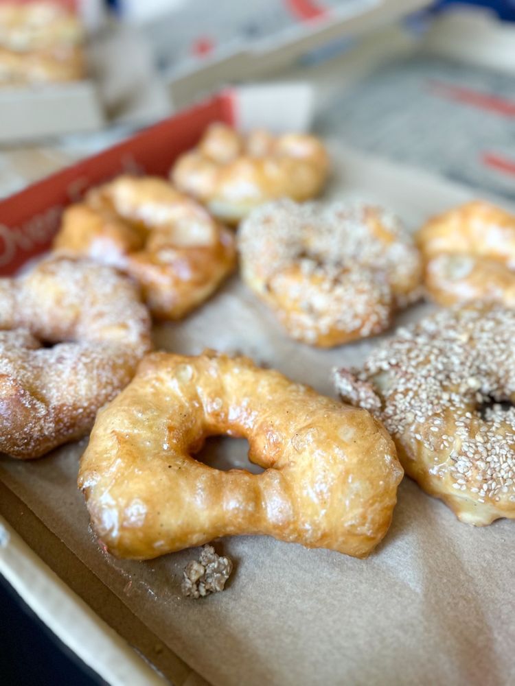 HOLE - Hot Doughnuts and Fresh Coffee