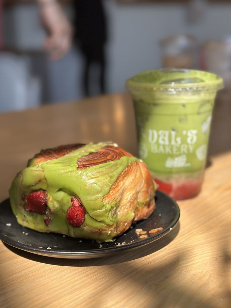 Social spots from Val's Bakery
