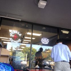 Mombo's Pizza - Front