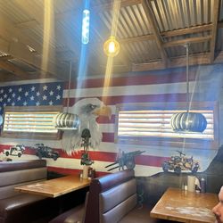 Ziggy's Roadside BBQ - Cool wall paint with Border Patrols, American Eagle and of course !‍
