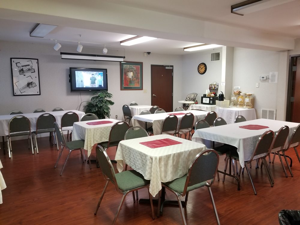 OMAK INN Updated August 2024 14 Photos & 24 Reviews 912 Koala Ave