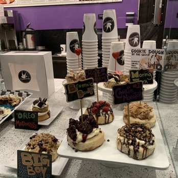 Cinnaholic - So many options! - Desserts Near Me - Seattle, Washington