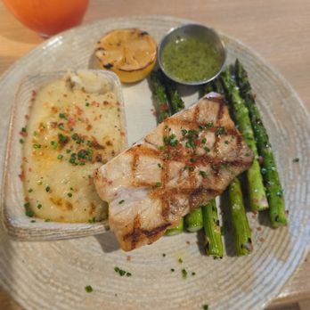 Pacific Catch - Barrimundi Sea Bass with Creamy Mashed Potatoes & Asparagus - Seafood Near Me - Brea, California Pacific Catch - Barrimundi Sea Bass with Creamy Mashed Potatoes & Asparagus - Seafood Near Me - Brea, California
