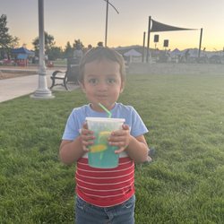 Saratoga Springs Farmers Market - Blue ocean lemonade