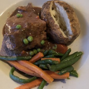 The Common Man Restaurant - Yankee Pot Roast - American Near Me - Lincoln, New Hampshire The Common Man Restaurant - Yankee Pot Roast - American Near Me - Lincoln, New Hampshire
