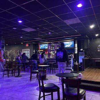8020 Eatery - Bar area - Lounges Near Me - Virginia Beach, Virginia
