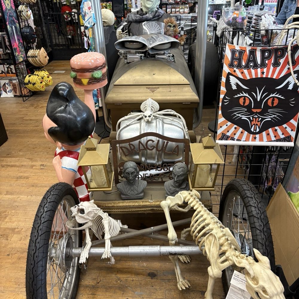 D Monster Shop - Costumes Near Me - San Pedro, California