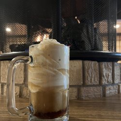 Pete's Drive In - Root beer float