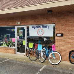 Cyclin'Nutz - Yep, we rent bikes too!