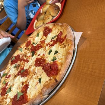 Juventus Pizza Ristorante - Margherita pizza, and some garlic knots - Pizza Near Me - Deer Park, New York Juventus Pizza Ristorante - Margherita pizza, and some garlic knots - Pizza Near Me - Deer Park, New York