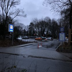 S-Bahn Haltestelle Hochkamp - Park & Ride Parkplatz