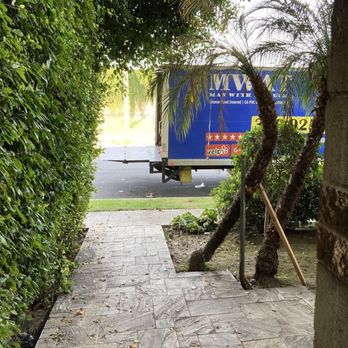 Ian's Movers - Truck with lift - Movers Near Me - Studio City, California