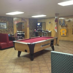 Paparoni's Grill - Cute little place. Food is worth the decent prices.