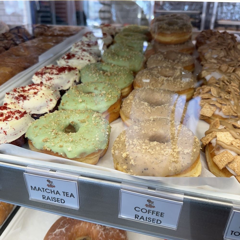 Randy’s Donuts - Donuts Near Me - Los Angeles, California
