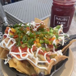 Nacho with beet and apple juice.