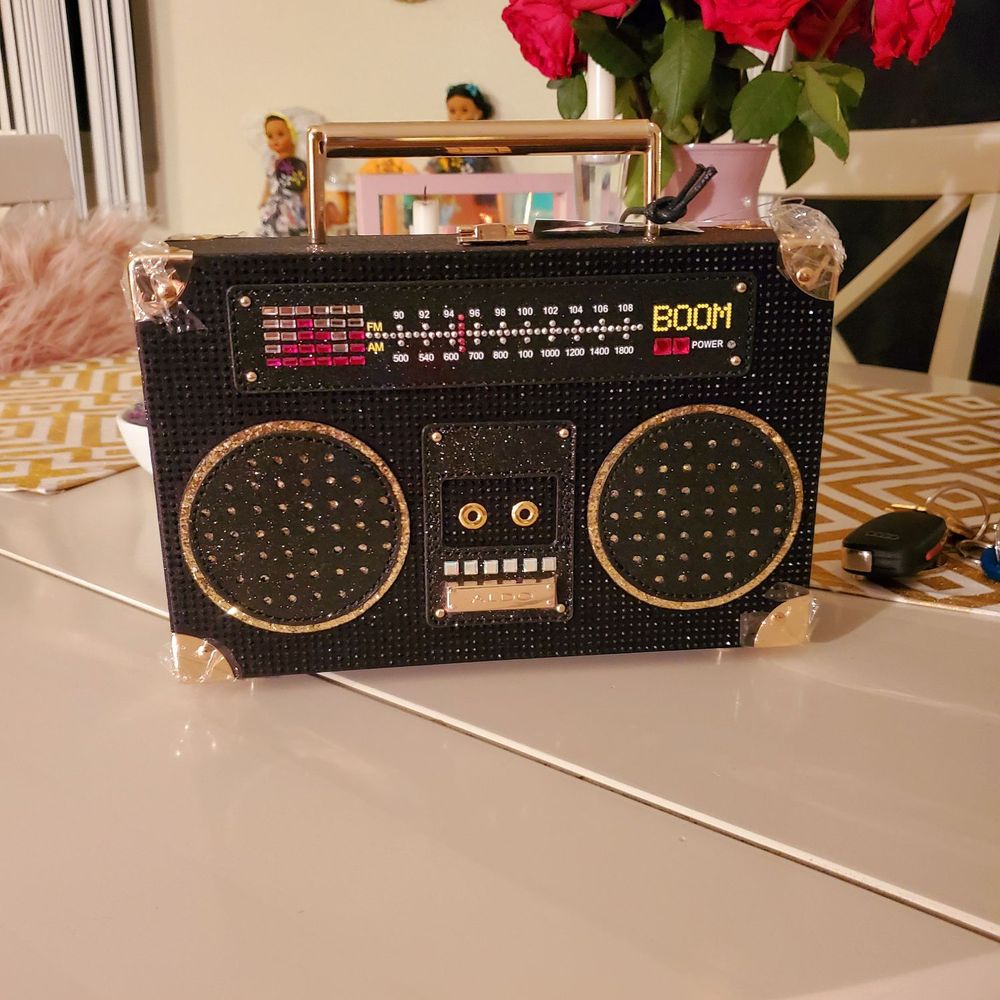 Told you im bringing the 80s back. Purse under 100 dollars!
