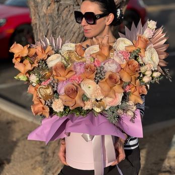 Imagine Flowers - The Queen of Emotions - luxury flower box delivered to Scottsdale - Florists Near Me - Scottsdale, Arizona Imagine Flowers - The Queen of Emotions - luxury flower box delivered to Scottsdale - Florists Near Me - Scottsdale, Arizona