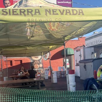 Beefy's - Outdoor patio/entrance - Diners Near Me - Reno, Nevada