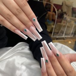 Diamond  Nails  & Spa
