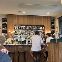 Elvie’s - The bar.
