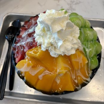 TSAôCAA - Bingsu with strawberries, mango & honeydew - Bubble Tea Near Me - Chicago, Illinois