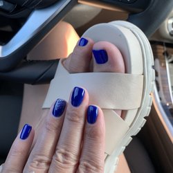 Nail Connection - Gel mani and regular pedicure