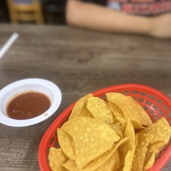 Los Michoacanos Restaurant - Tortilla Chips and Salsa