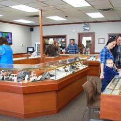 Jewels On Ninth - Looking for the perfect piece of Jewellery for yourself or someone special? Feel free to talk to the friendly staff at Jewels on Ninth.