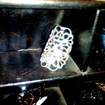 Les Cousines de Léon - Craquage ! - Jewelry Near Me - Lille, 59