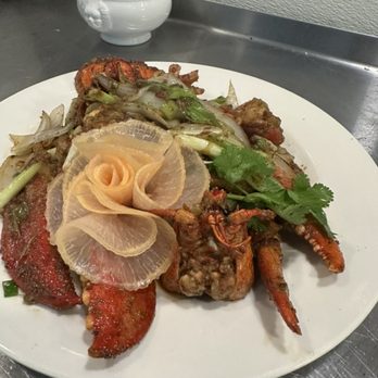 Veranda Kitchen & Bar - Maine lobster in scallion ginger - Vietnamese Near Me - Coral Springs, Florida Veranda Kitchen & Bar - Maine lobster in scallion ginger - Vietnamese Near Me - Coral Springs, Florida