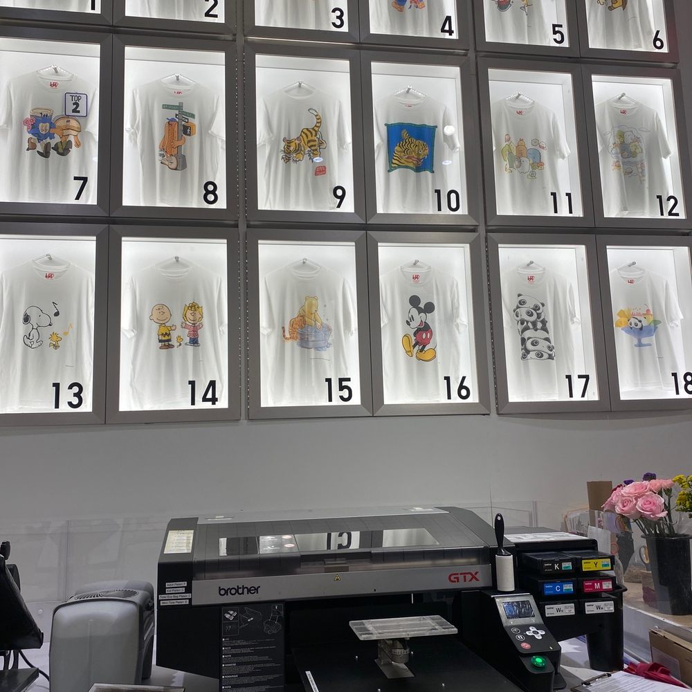 Uniqlo Soho - Tee station - Women's Clothing Near Me - New York, New York Uniqlo Soho - Tee station - Women's Clothing Near Me - New York, New York