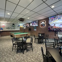Jt's Sports Bar - Pool tables and seating