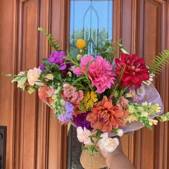 Flowers by Thao - Birthday flowers - Floral Designers Near Me Flowers by Thao - Birthday flowers - Floral Designers Near Me