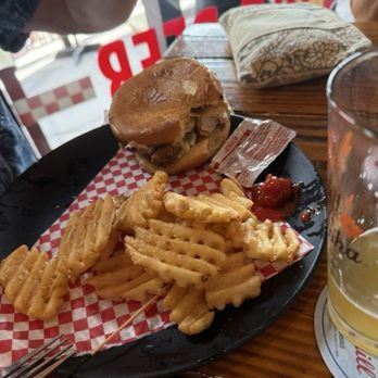 Willie’s Hot Chicken - Chicken Sandwich with Waffle Fries - Southern Near Me - Kailua-Kona, Hawaii