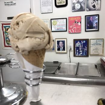 St Armands Circle - Olaf ice cream-Amish - Shopping Centers Near Me - Sarasota, Florida
