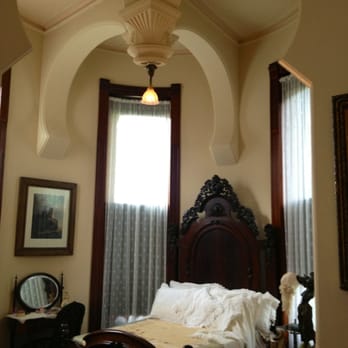 Henry B. Plant Museum - Bedroom of a corner parlor suite - Museums Near Me - Tampa, Florida Henry B. Plant Museum - Bedroom of a corner parlor suite - Museums Near Me - Tampa, Florida