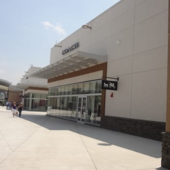 Outlet Collection - Shopping Centers Near Me - Niagara-on-the-lake, Ontario