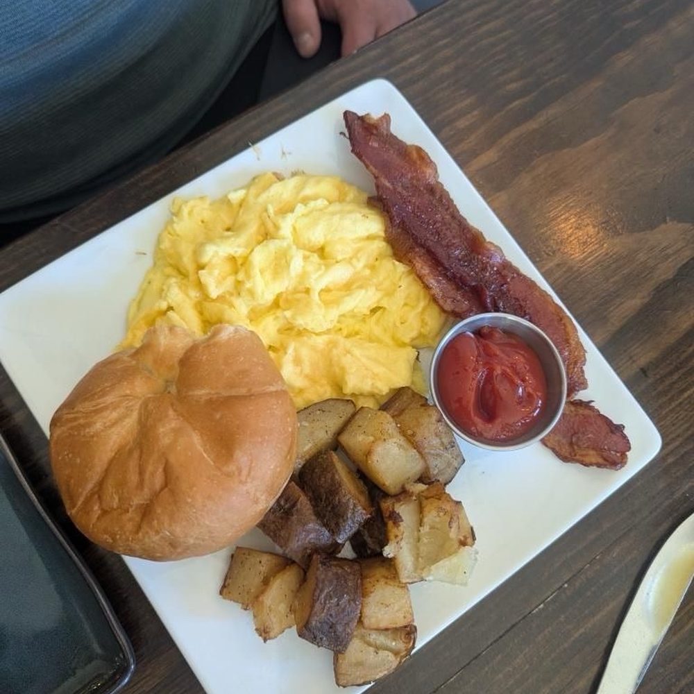 Hotel Sutter Restaurant - Small breakfast plate - New American Near Me - Sutter Creek, California Hotel Sutter Restaurant - Small breakfast plate - New American Near Me - Sutter Creek, California