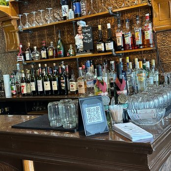 Ann & Tony's Restaurant - Ann & Tony's retro, welcoming bar - Italian Near Me - Bronx, New York Ann & Tony's Restaurant - Ann & Tony's retro, welcoming bar - Italian Near Me - Bronx, New York