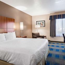 Best Western Plus Heritage Inn Rancho Cucamonga/Ontario - King bedroom