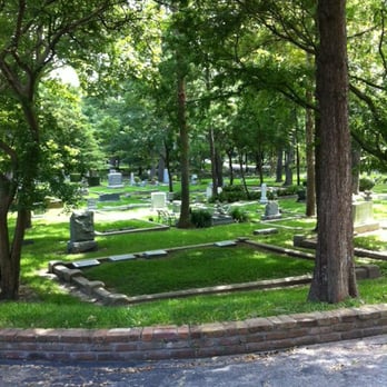 Glenwood Cemetery - Beautiful grounds at Glenwood - Funeral Services & Cemeteries Near Me - Houston, Texas