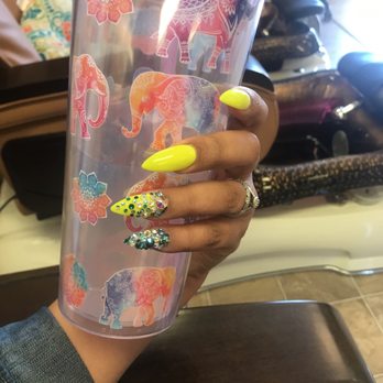 L'amour Nails & Spa - Lemonade with SWAROVSKI Crystals!! - Nail Salons Near Me - Vacaville, California
