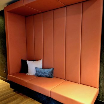 Spa Humaniti - Waiting area at reception - Massage Near Me - Montreal, Quebec