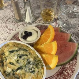 Day two breakfast, spinach frittata, vanilla yogurt and fresh fruit along with Julian's famous apple cider. Day two breakfast, spinach frittata, vanilla yogurt and fresh fruit along with Julian's famous apple cider.