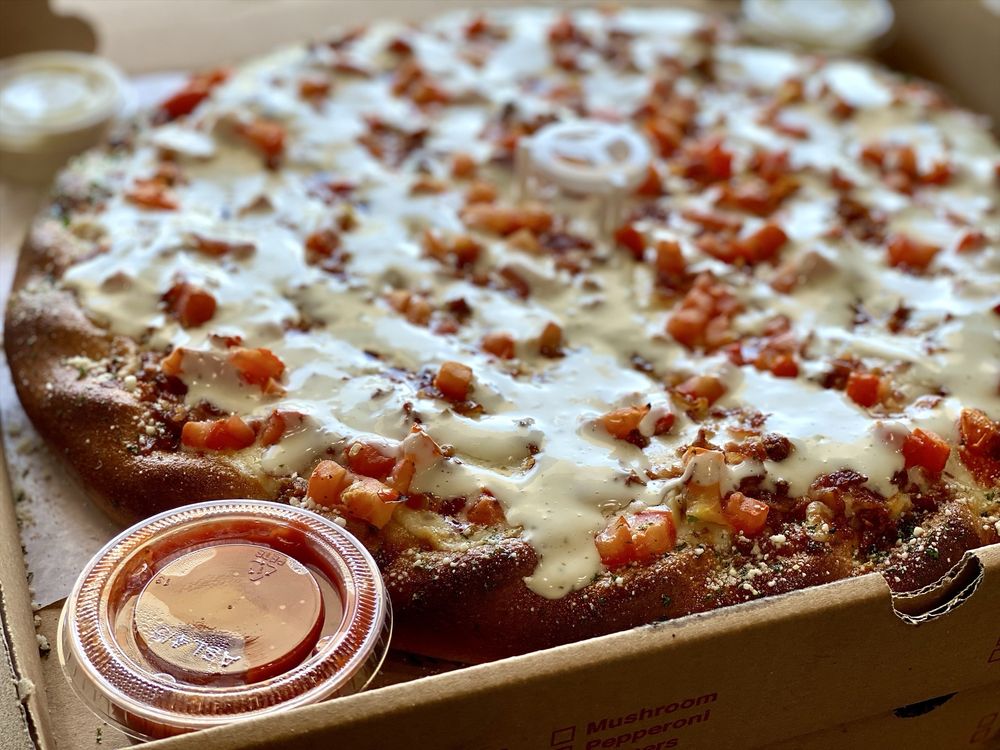 Mama's Famous Pizza and Grill - Exeter Logo